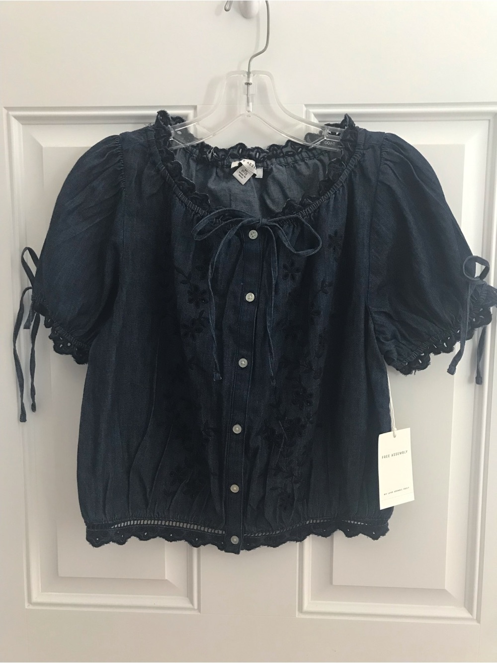 New FREE ASSEMBLY Embroidered Cropped Cotton Top with Short Sleeves NWT - Picture 6 of 14